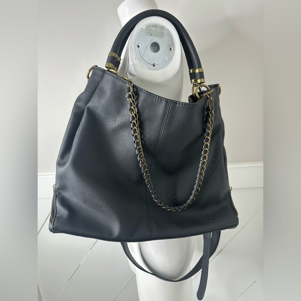 BLACK FAUX LEATHER SHOULDER BAG